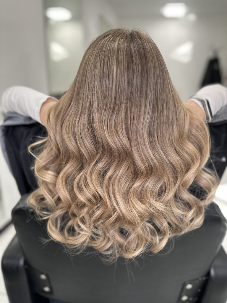 beautiful-hair-coloring-beauty-salon