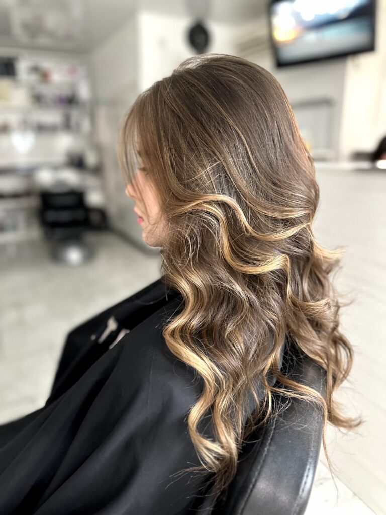 hair-dyed-hair-coloring-beautiful-hair-dyed-hair-beauty-salon